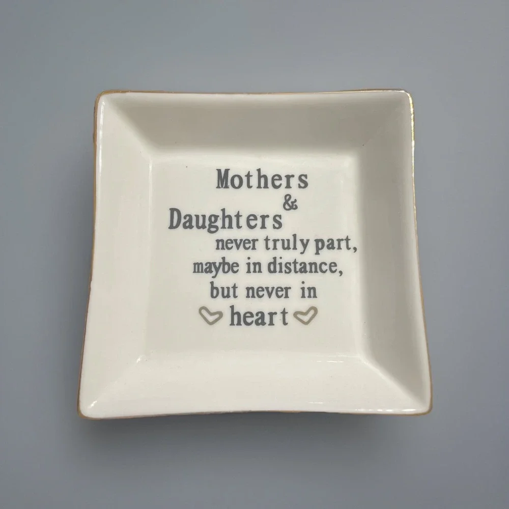 Ueerdand‎ Gift for Mom from Daughter, Mother's Day, A Mother and Daughter